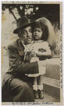 Retrato de Francisco Valadão com a neta Maria Teresa Moreira Valadão - No Jardim Público de Angra, no dia em que ela partiu para Lisboa 
