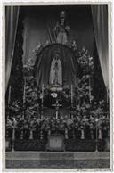 Altar de Nossa Senhora de Fátima - Recordação do Ano Santo de 1950-1951 - encimado por uma imagem do "Menino Jesus salvador do mundo"