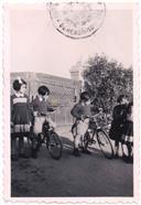 Retrato de crianças a andar de bicicleta - Maria Teresa e Maria Francisca Moreira Valadão 