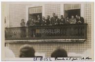 Retrato de Grupo na Varanda da Casa da Vila Nova no São João 