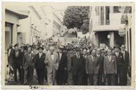 Manifestação de Homenagem a Francisco Lourenço Valadão Júnior aquando da sua retirada enquanto Secretário Geral do Governo Civil - Deixou o cargo por ter completado 70 anos de idade (lei ixorável de limite de idade); Acompanhamento em Cortejo do Largo Prior do Crato até à sua residência na Rua do Infante