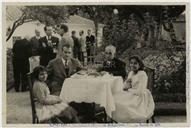 Retrato de Luis Lima, Francisco Valadão e netas, Maria Teresa e Maria Francisca Moreira Valadão de visita à Ilha Terceira