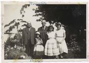 Retrato de Família nos Biscoitos - Francisco Valadão, Eugénio Valadão, Maria Teresa Moreira Valadão, Filomena Valadão Caldeira e Maria Francisca Moreira Valadão 