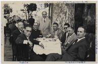 No Jardim do Palácio do Governo Civil - Retrato de Grupo - Eliseu Pato François, Dr. Bretão, Padre Roberto, Henrique Flores, Flores Brasil, Teotónio Pires, João Rodrigues, Eng. Raposo 