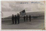 Festejos do Dia das Forças Armadas dos Estados Unidos no acampamento Americano estacionado nas Lajes - Participação das Forças Portuguesas da B.A.4 - Capitão de Guerra Faro Viana, Coronel Smith (Forças Americanas)