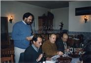 José Mendonça Brasil e Ávila num jantar com amigos (provavelmente numa atividade do Instituto Açoriano de Cultura)