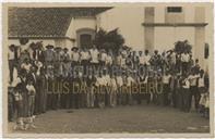 Retrato da Inauguração Oficial da Canalização de água Potável em São Bartolomeu - Grupo de Entidades e Trabalhadores - Joaquim Moniz de Sá Corte-Real e Amaral 