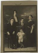 Retrato de Família Machado - Ramiro machado, Noémia Glória dos Santos Pedreira Machado, Francisco Valadão, Evangelina Machado Valadão e Ramiro Machado Valadão 