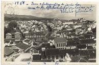 Retrato de Vista Aérea da Cidade de Angra do Heroísmo - "tem a fotografia da parte da casa da Rua Padre António Cordeiro, ao Dr. Valadão"