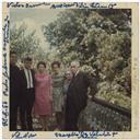 Retrato de Grupo na varanda da casa da Vila Nova - Padre Gabriel Ormonde, Vitor Ormonde (irmãos), Dília Fátima Lourenço (Mexicana), Evangelina Machado Valadão, Francisco Valadão 