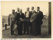 Retrato de Grupo no Terminal da Base das Lajes - Professor Aurélio, Francisco Valadão, Marcelino Moules, Flores Brasil, Jacinto <span class="hilite">Soares</span>, Leal Armas, Teotónio Pires