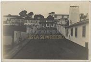 Retrato da Escola Infante D. Henrique no Largo Dr. Oliveira Salazar 