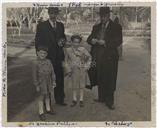 Retrato de Elmiro Mendes, filhos e Francisco Valadão, no Jardim Público de Angra do Heroísmo