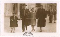 Retrato da Família Valadão em Lisboa - Alda Valadão, Maria Teresa Moreira Valadão, Francisco Valadão e Maria Francisca Moreira Valadão