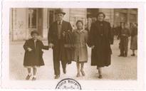 Retrato da Família Valadão em Lisboa - Alda Valadão, Maria Teresa Moreira Valadão, Francisco Valadão e Maria Francisca Moreira Valadão