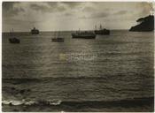 Retrato de barcos na Baía de Angra 