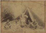 1901. Expedição Van-der-Kellen. Gentio a vender borracha