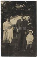 Retrato da Família Valadão no Jardim do Palácio do Governo Civil 