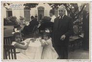 Retrato de Francisco Valadão, e netas maria Teresa e Maria Francisca no Chá de Homenagem ao Governador de Ponta Delgada, Capitão Aniceto Santos  - No Palácio do Governo Civil