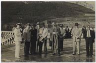 Retrato de Grupo no Cais de Alfândega - Viagem a São Jorge - Capitão do Porto (Gonçalves), Corte-Real e Amaral, Francisco Valadão, Coronel Alforia, Cândido Forjaz, Aires Tavares, Eng. Raposo, Eng. Miranda