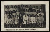 Maria José de Oliveira com grupo de alunos