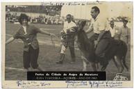 Festas da Cidade - Passeio de Burro no campo de Jogos da Cidade - filha de Henrique Flores, Monteiro pais (professor de ginástica), Rafael Valadão (professor de Liceu) 