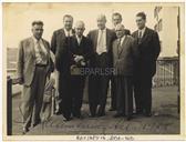 Retrato de Grupo no Terminal da Base das Lajes - Professor Aurélio, Francisco Valadão, Marcelino Moules, Flores Brasil, Jacinto Soares, Leal Armas, Teotónio Pires