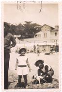 Retrato de Maria Teresa e Maria Francisca Moreira Valadão na Praia 