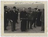 Retrato no Campo de Aviação das Lajes - Manuel de Sousa Meneses (Governador), Bispo D. Guilherme, Francisco Valadão 