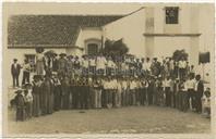 Retrato da Inauguração Oficial da Canalização de água Potável em São Bartolomeu - Grupo de Entidades e Trabalhadores - Joaquim Moniz de Sá Corte-Real e Amaral 