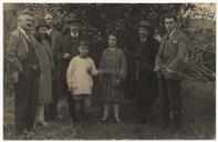 Retrato de Família no Jardim da Vila Nova 