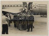 Retrato da Visita do Ministro da Guerra Tenente Coronel Fernando dos Santos Costa - Desembarque - Ministro das Comunicações Coronel Manuel Gomes de Araújo - Cândido Forjaz