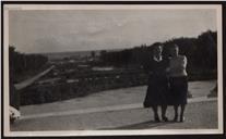Maria José de Oliveira com amiga